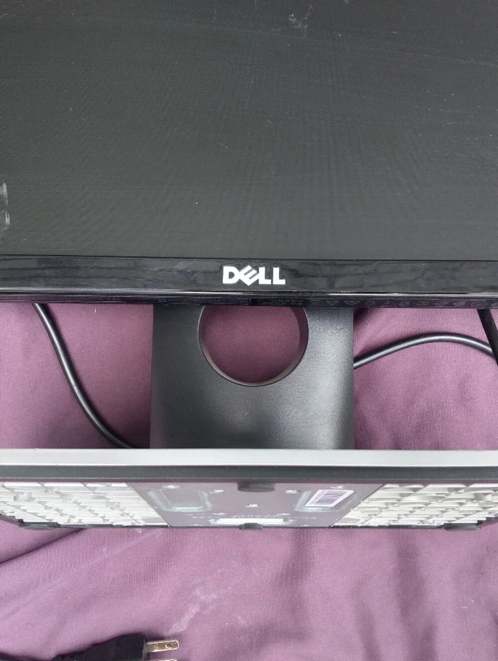 Dell 19 Black LED Monitor with Silver Stand